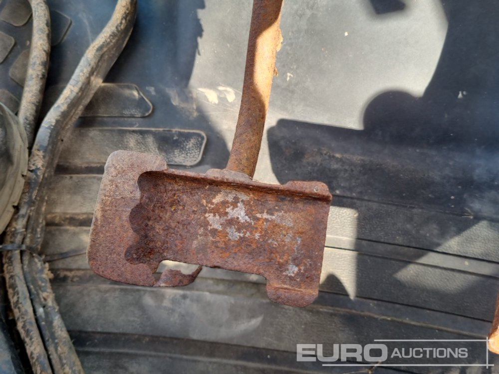 Tractor 2012 New Holland 2WD Tractor, Spool Valve (No Drive): foto 28