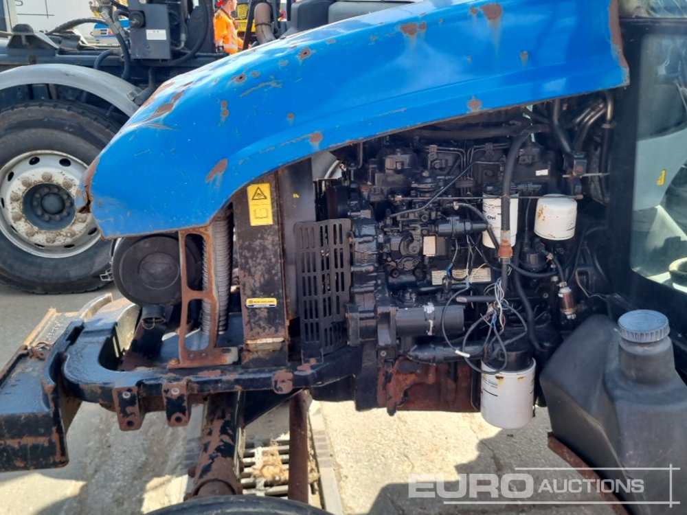 Tractor 2012 New Holland 2WD Tractor, Spool Valve (No Drive): foto 18