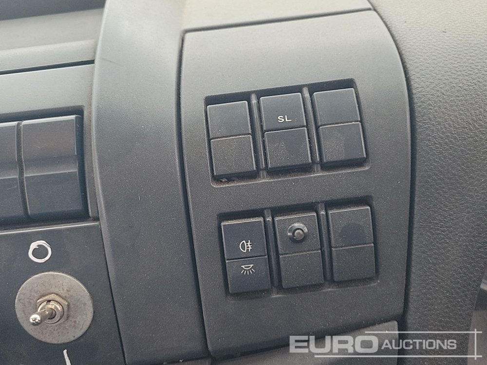 Camión volquete 2014 Iveco 75E16: foto 38