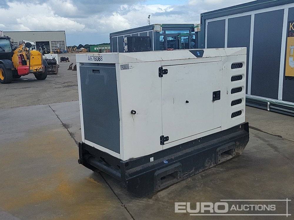 2015 SDMO R33C3 - Generador industriale: foto 1 2015 SDMO R33C3 - Generador industriale: foto 1