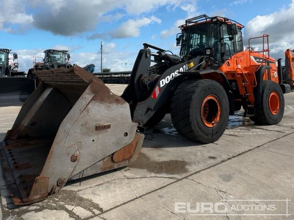 2020 Doosan DL300-5 - Cargadora de ruedas: foto 1 2020 Doosan DL300-5 - Cargadora de ruedas: foto 1
