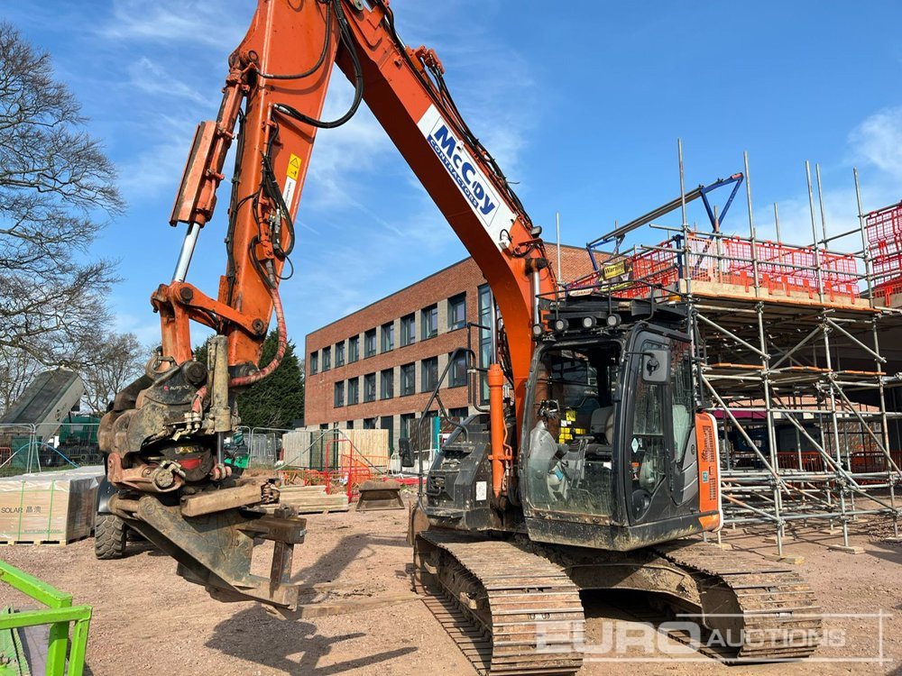 2020 Hitachi ZX135USBL-6 - Excavadora de cadenas: foto 1 2020 Hitachi ZX135USBL-6 - Excavadora de cadenas: foto 1