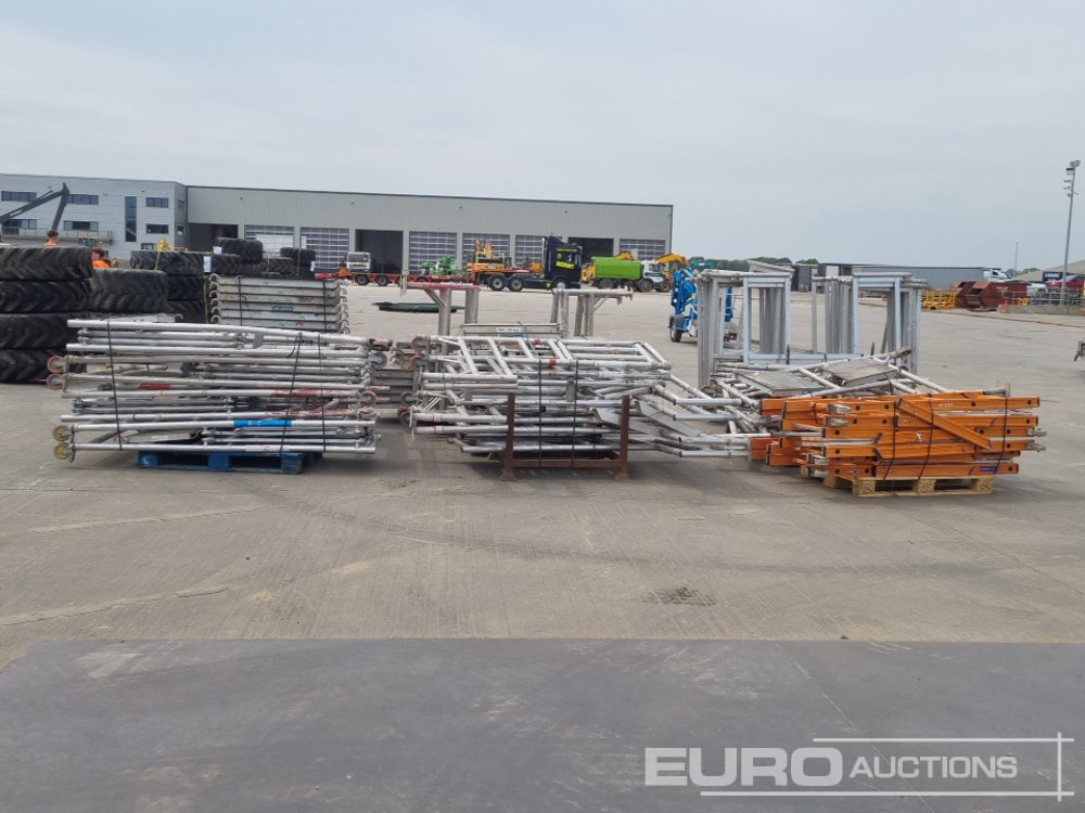 Bundle of Folding Aluminium Scaffolding (5 of), Bundle of Folding Fiberglass Scaffolding, Bundle of Aluminium Scaffolding (3 of), Aluminium Staging Boards (3 of) - Equipo de construcción: foto 4 Bundle of Folding Aluminium Scaffolding (5 of), Bundle of Folding Fiberglass Scaffolding, Bundle of Aluminium Scaffolding (3 of), Aluminium Staging Boards (3 of) - Equipo de construcción: foto 4