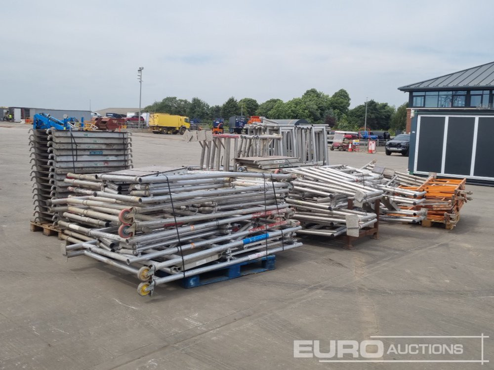 Bundle of Folding Aluminium Scaffolding (5 of), Bundle of Folding Fiberglass Scaffolding, Bundle of Aluminium Scaffolding (3 of), Aluminium Staging Boards (3 of) - Equipo de construcción: foto 3 Bundle of Folding Aluminium Scaffolding (5 of), Bundle of Folding Fiberglass Scaffolding, Bundle of Aluminium Scaffolding (3 of), Aluminium Staging Boards (3 of) - Equipo de construcción: foto 3