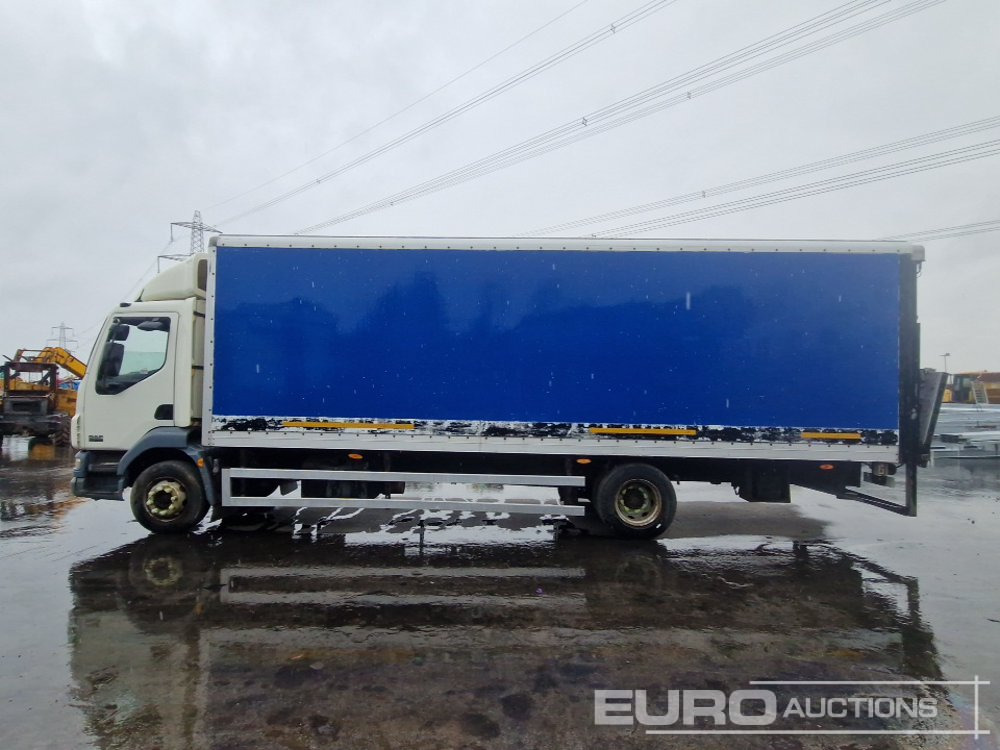 DAF 55-220 - Camión caja cerrada: foto 2 DAF 55-220 - Camión caja cerrada: foto 2