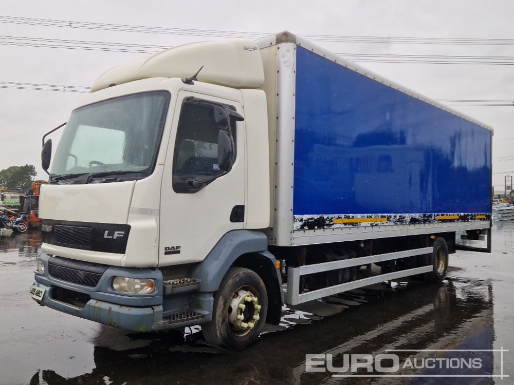 DAF 55-220 - Camión caja cerrada: foto 1 DAF 55-220 - Camión caja cerrada: foto 1