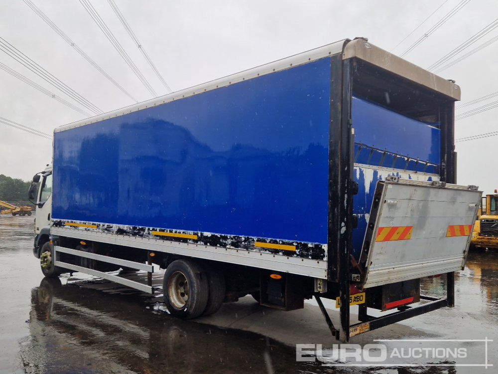 DAF 55-220 - Camión caja cerrada: foto 3 DAF 55-220 - Camión caja cerrada: foto 3