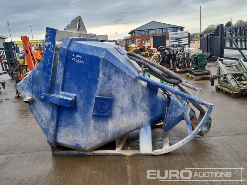 Eichinger 2000 Litre Concrete Pouring Skip to suit Crane - Contenedor basculante: foto 2 Eichinger 2000 Litre Concrete Pouring Skip to suit Crane - Contenedor basculante: foto 2