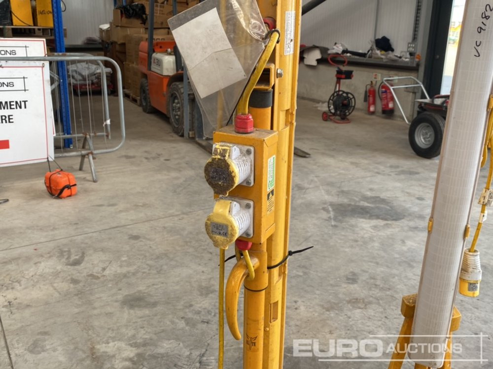 Equipo de construcción Elite 110 Volt LED Tripod Work Light (2 of): foto 10