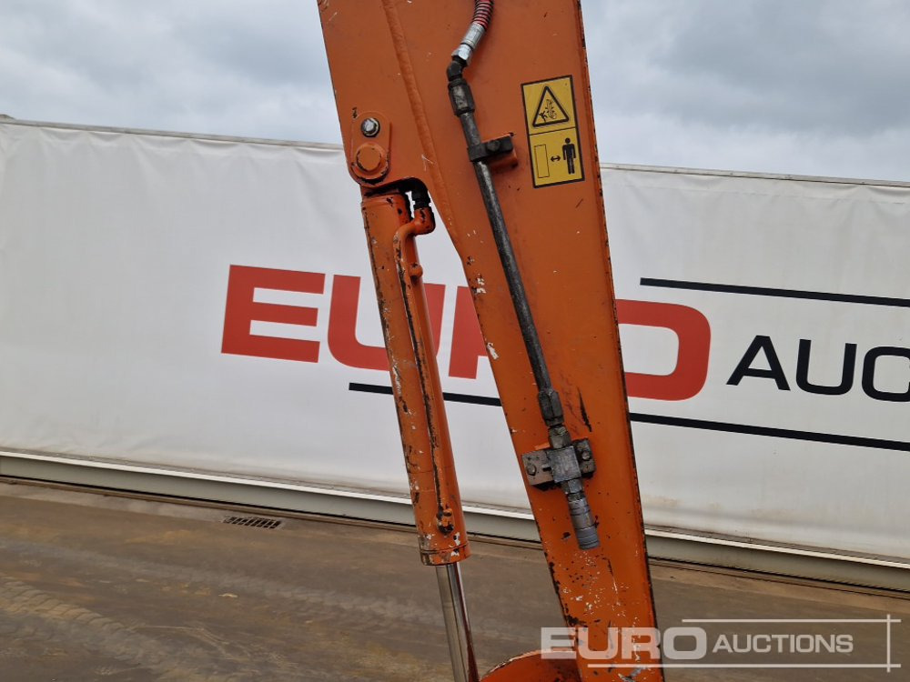 Miniexcavadora Hitachi ZX30 CLR: foto 11