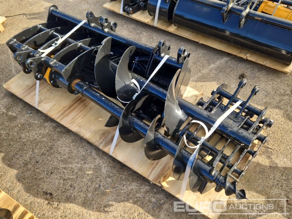 Unused Miva Excavator Attachment (8 of), Rake, Ripper, Grab, 12inch Auger, 8 Inch Auger, 8inch Narrow Bucket; 32inch Bucket, Quick Hitch - Implemento para Excavadora: foto 1 Unused Miva Excavator Attachment (8 of), Rake, Ripper, Grab, 12inch Auger, 8 Inch Auger, 8inch Narrow Bucket; 32inch Bucket, Quick Hitch - Implemento para Excavadora: foto 1