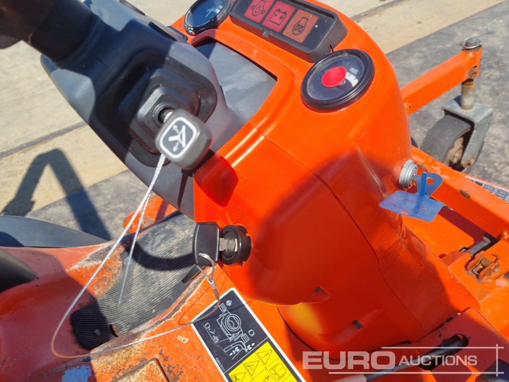 Cortacésped Kubota F3680: foto 27