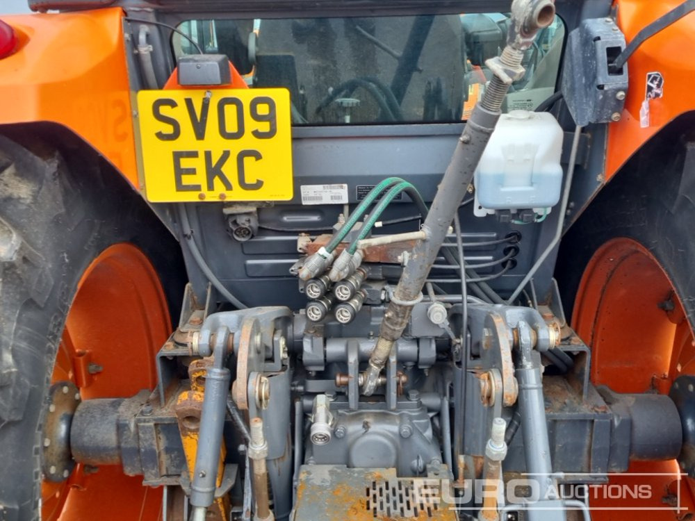 Tractor Kubota M8540: foto 16