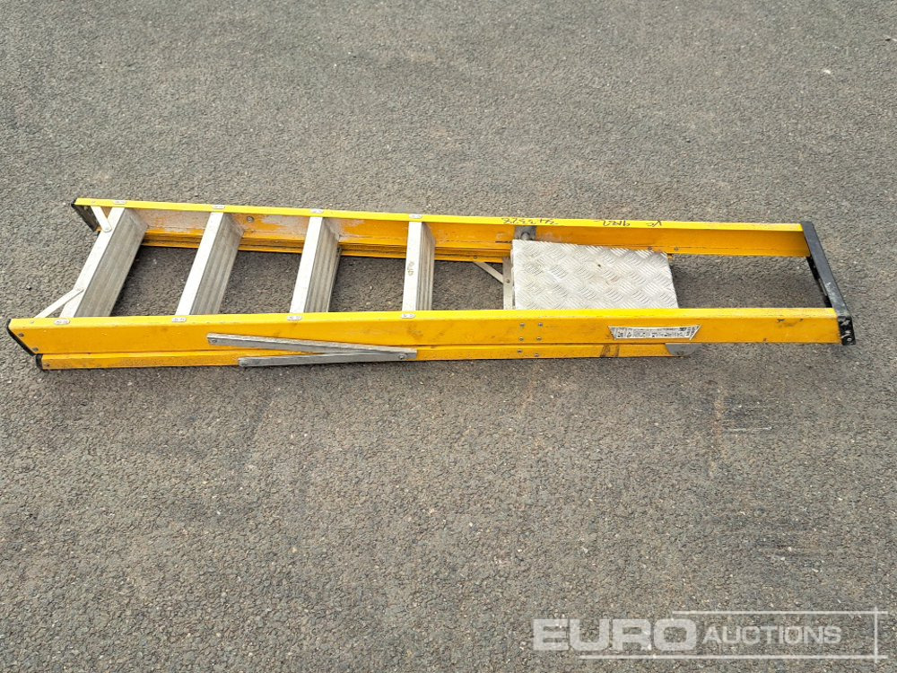 Lyte 5 Tread Fibreglass Step Ladder - Equipo de construcción: foto 2 Lyte 5 Tread Fibreglass Step Ladder - Equipo de construcción: foto 2