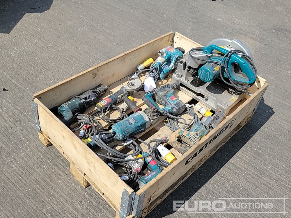 Makita 110Volt Cut Off Saw, Belt Sander, Grinder (2 of), Reciprocating Saw (2 of), Hammer Drill, Screwdriver - Equipo de construcción: foto 1 Makita 110Volt Cut Off Saw, Belt Sander, Grinder (2 of), Reciprocating Saw (2 of), Hammer Drill, Screwdriver - Equipo de construcción: foto 1