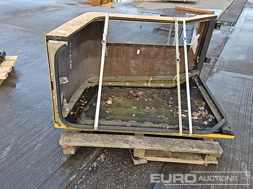 CAT Engine Cover - Piezas de recambio: foto 4 CAT Engine Cover - Piezas de recambio: foto 4