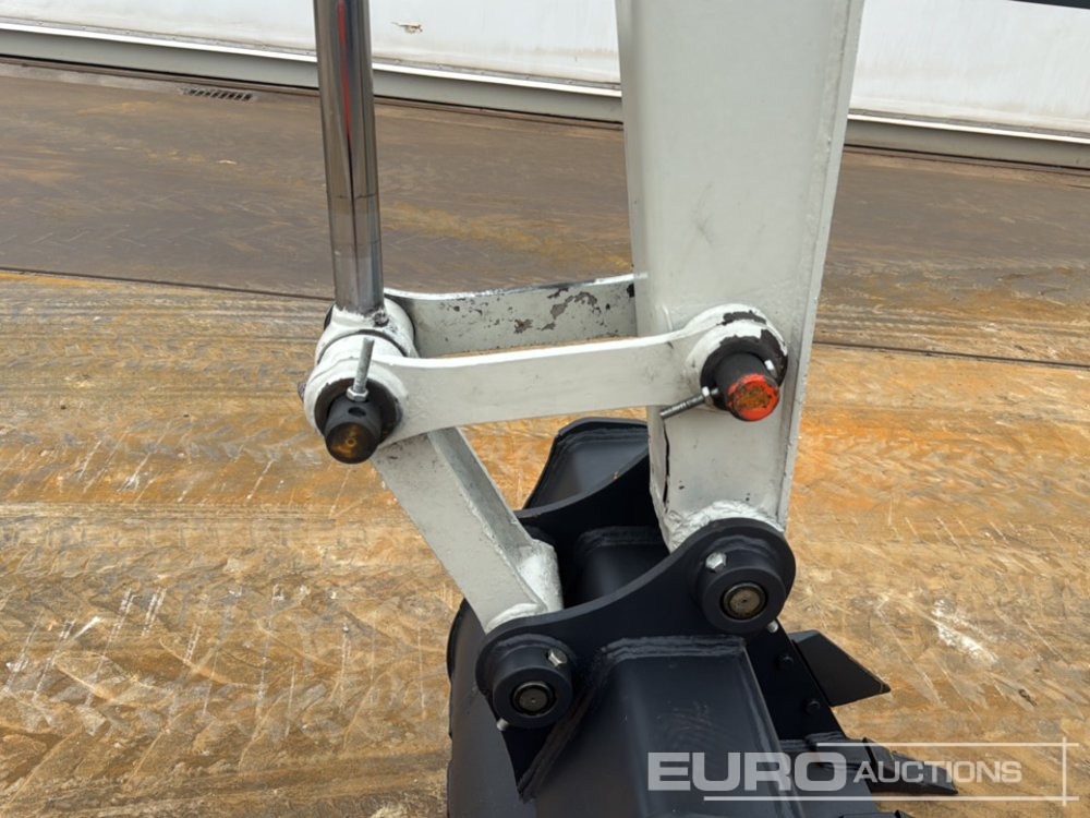 Miniexcavadora Takeuchi TB150C: foto 8
