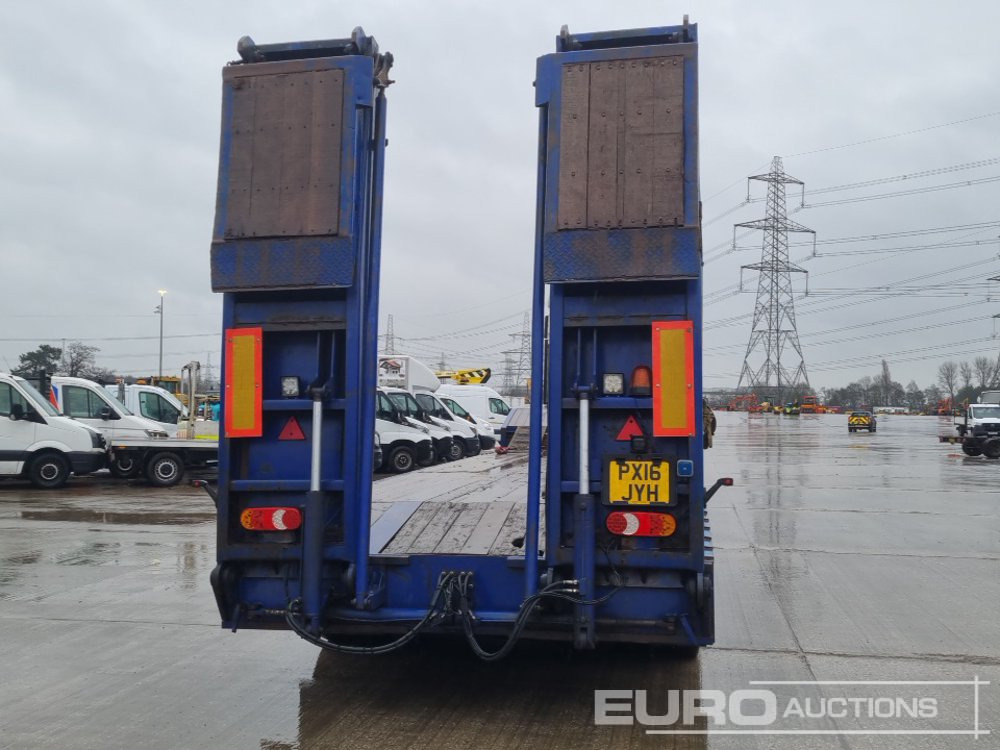 Tirsan Tri Axle Step Frame Low Loader Trailer, Neck Ramps, Out Riggers, Hydraulic Flip Toe Ramps - Semirremolque góndola rebajadas: foto 4 Tirsan Tri Axle Step Frame Low Loader Trailer, Neck Ramps, Out Riggers, Hydraulic Flip Toe Ramps - Semirremolque góndola rebajadas: foto 4