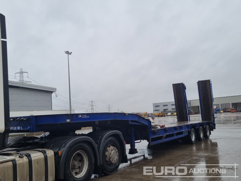 Tirsan Tri Axle Step Frame Low Loader Trailer, Neck Ramps, Out Riggers, Hydraulic Flip Toe Ramps - Semirremolque góndola rebajadas: foto 1 Tirsan Tri Axle Step Frame Low Loader Trailer, Neck Ramps, Out Riggers, Hydraulic Flip Toe Ramps - Semirremolque góndola rebajadas: foto 1