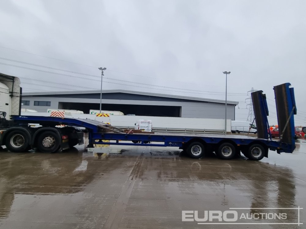 Tirsan Tri Axle Step Frame Low Loader Trailer, Neck Ramps, Out Riggers, Hydraulic Flip Toe Ramps - Semirremolque góndola rebajadas: foto 2 Tirsan Tri Axle Step Frame Low Loader Trailer, Neck Ramps, Out Riggers, Hydraulic Flip Toe Ramps - Semirremolque góndola rebajadas: foto 2