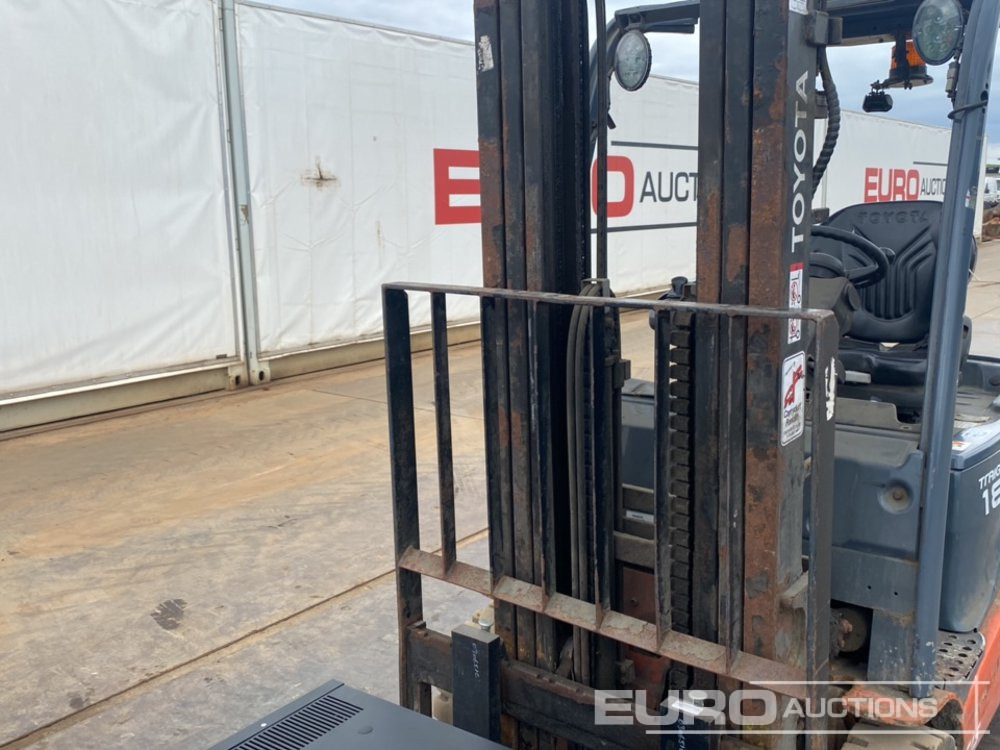 Carretilla elevadora Toyota 8FBE18T: foto 14