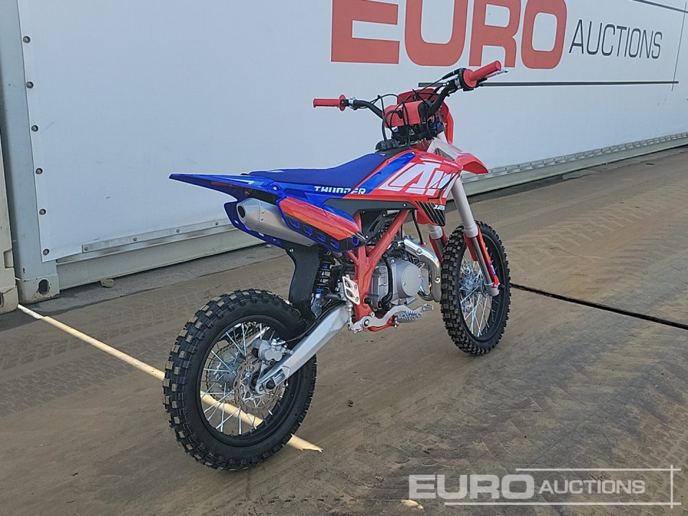 Unused 2025 Apollo Thunder 125cc Motorcross Bike, 17" Front, 14" Rear Tyres, Electric Start, Air Cooled, Hydraulic Suspension, Disc Brakes, Lighting Kit (UNASSEMBLED) - Motocicleta: foto 5 Unused 2025 Apollo Thunder 125cc Motorcross Bike, 17" Front, 14" Rear Tyres, Electric Start, Air Cooled, Hydraulic Suspension, Disc Brakes, Lighting Kit (UNASSEMBLED) - Motocicleta: foto 5