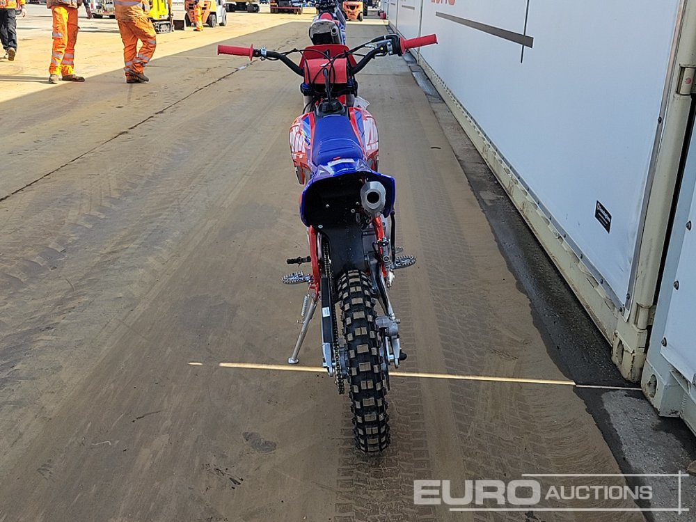 Unused 2025 Apollo Thunder 125cc Motorcross Bike, 17" Front, 14" Rear Tyres, Electric Start, Air Cooled, Hydraulic Suspension, Disc Brakes, Lighting Kit (UNASSEMBLED) - Motocicleta: foto 4 Unused 2025 Apollo Thunder 125cc Motorcross Bike, 17" Front, 14" Rear Tyres, Electric Start, Air Cooled, Hydraulic Suspension, Disc Brakes, Lighting Kit (UNASSEMBLED) - Motocicleta: foto 4