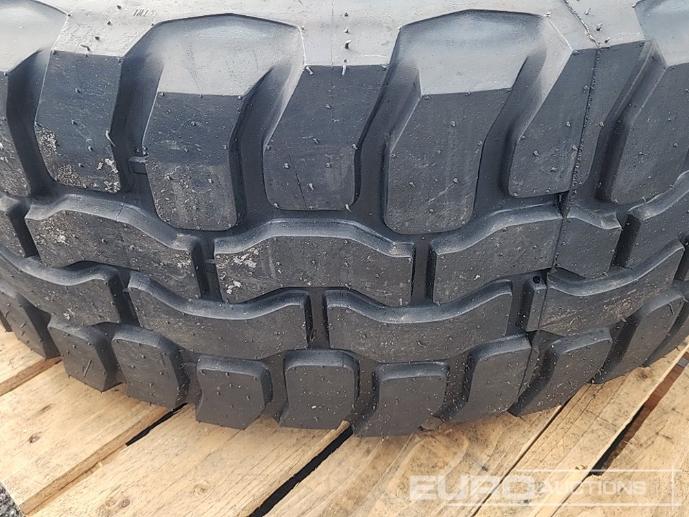 Unused 385/65R22.5 Tyres & 10 Stud Rim (1 of) - Neumático: foto 5 Unused 385/65R22.5 Tyres & 10 Stud Rim (1 of) - Neumático: foto 5
