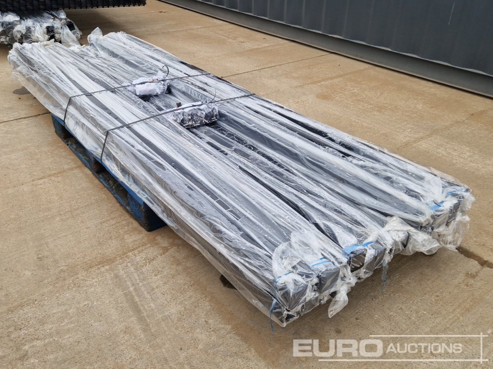 Equipo de construcción Unused Galvanised & Powder Coated Heavy Duty (5mm) Wire Mesh Fencing, 25 x H2.4m x W2.2m Panels, 26 x 60mm x 60mm x3m Posts, with Fittings (Black): foto 15