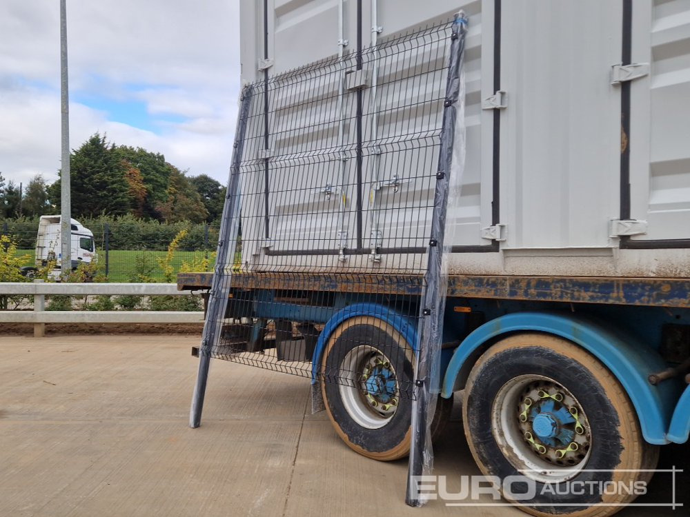 Equipo de construcción Unused Galvanised & Powder Coated Heavy Duty (5mm) Wire Mesh Fencing, 25 x H2.4m x W2.2m Panels, 26 x 60mm x 60mm x3m Posts, with Fittings (Black): foto 21