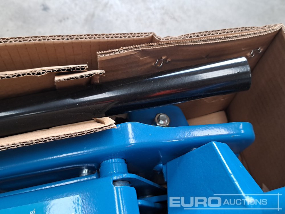 Equipo de taller Unused Red Star 3 Ton Low Proflie Hydraulic Floor Jack: foto 10