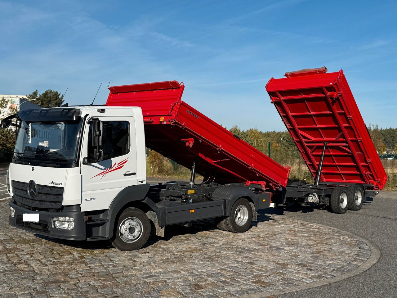 Mercedes-Benz Atego 1023 + Anhänger Dreiseitenkipper - Camión volquete: foto 1 Mercedes-Benz Atego 1023 + Anhänger Dreiseitenkipper - Camión volquete: foto 1