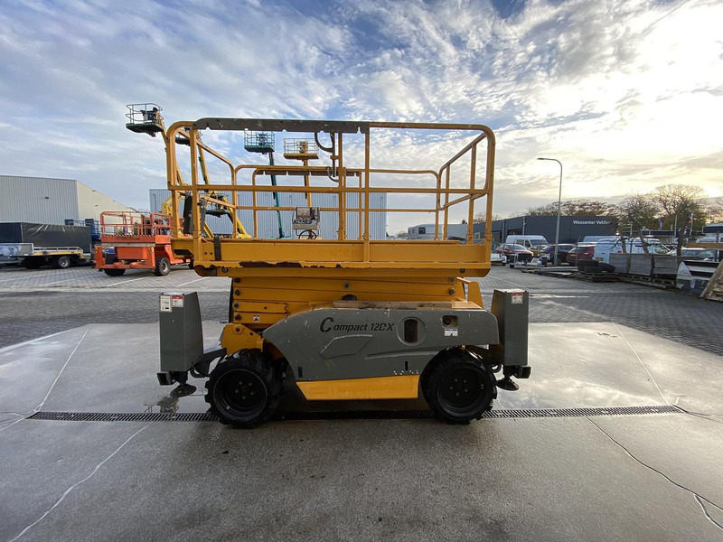 Haulotte Compact 12DX, Schaar hoogwerker, 4X4 Diesel - Plataforma elevadora: foto 4 Haulotte Compact 12DX, Schaar hoogwerker, 4X4 Diesel - Plataforma elevadora: foto 4