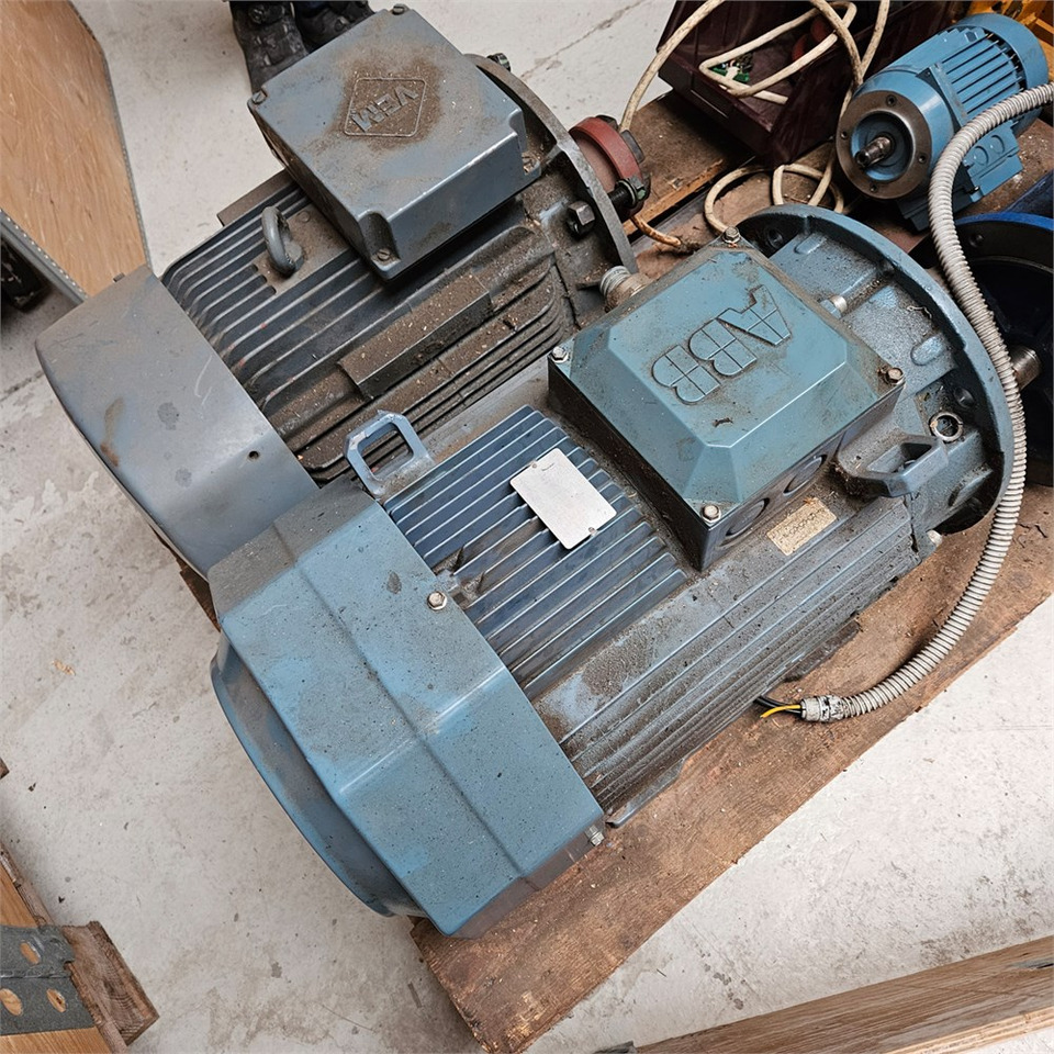 ABB MT80A19F100-2 / M3AA180MLB4 - Máquina herramienta: foto 2 ABB MT80A19F100-2 / M3AA180MLB4 - Máquina herramienta: foto 2