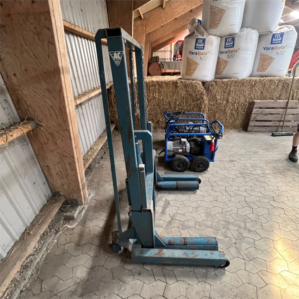 AC Hydraulic WT 1000 - Máquina herramienta: foto 4 AC Hydraulic WT 1000 - Máquina herramienta: foto 4