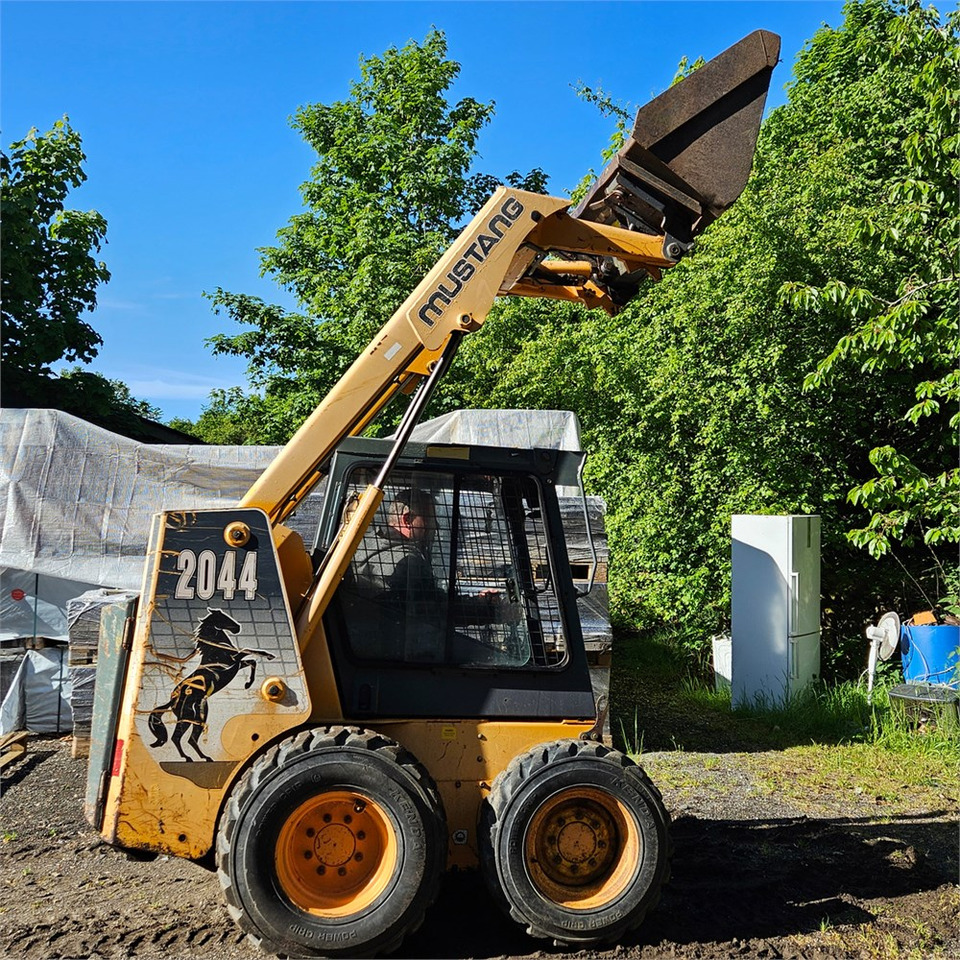 Minicargadora Bobcat Mustang 2044: foto 10