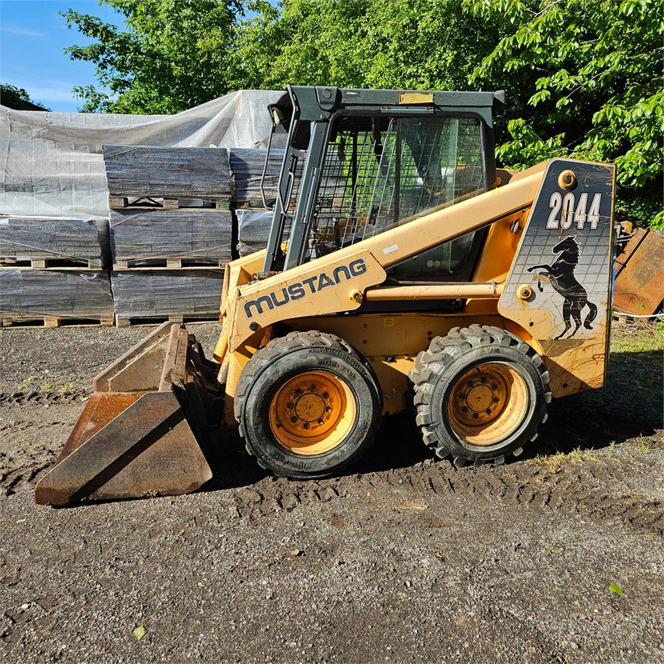 Bobcat Mustang 2044 - Minicargadora: foto 2 Bobcat Mustang 2044 - Minicargadora: foto 2