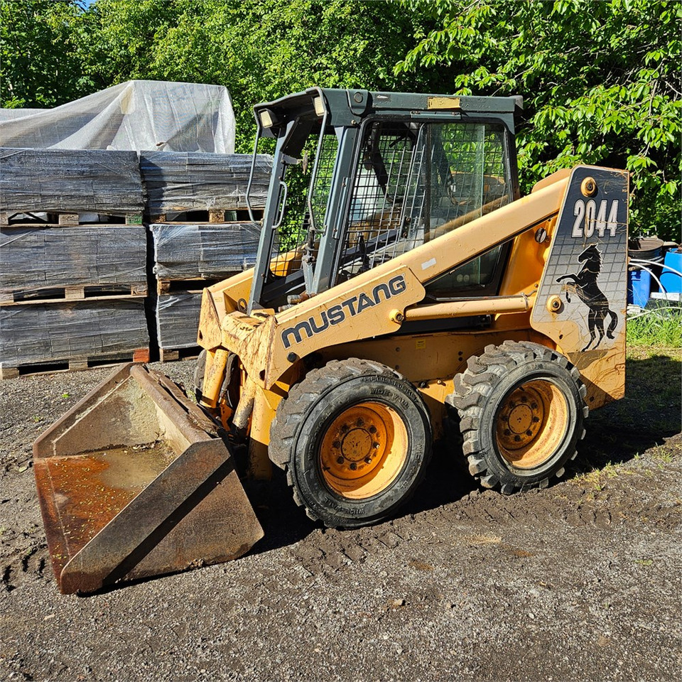 Bobcat Mustang 2044 - Minicargadora: foto 1 Bobcat Mustang 2044 - Minicargadora: foto 1