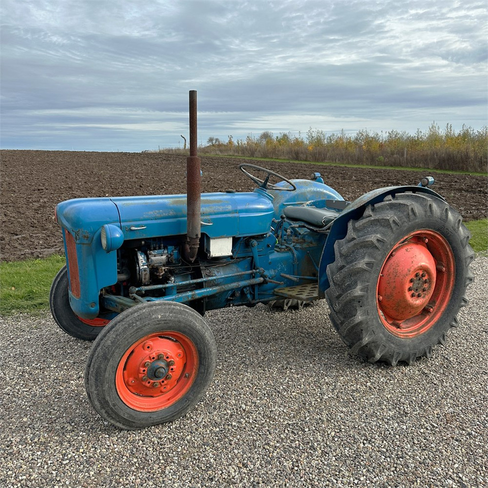 Ford Dexta T3 - Tractor: foto 1 Ford Dexta T3 - Tractor: foto 1