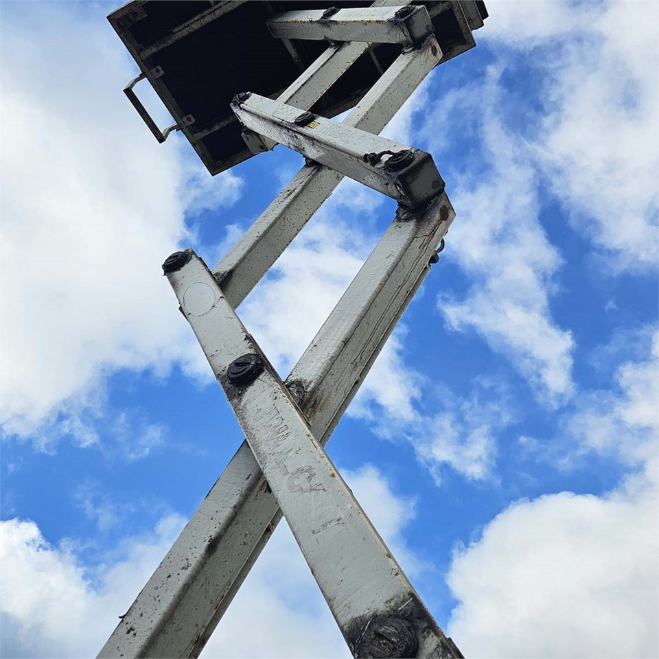 Holland Lift MONOSTAR Y-83EL16 - Plataforma de tijeras: foto 5 Holland Lift MONOSTAR Y-83EL16 - Plataforma de tijeras: foto 5