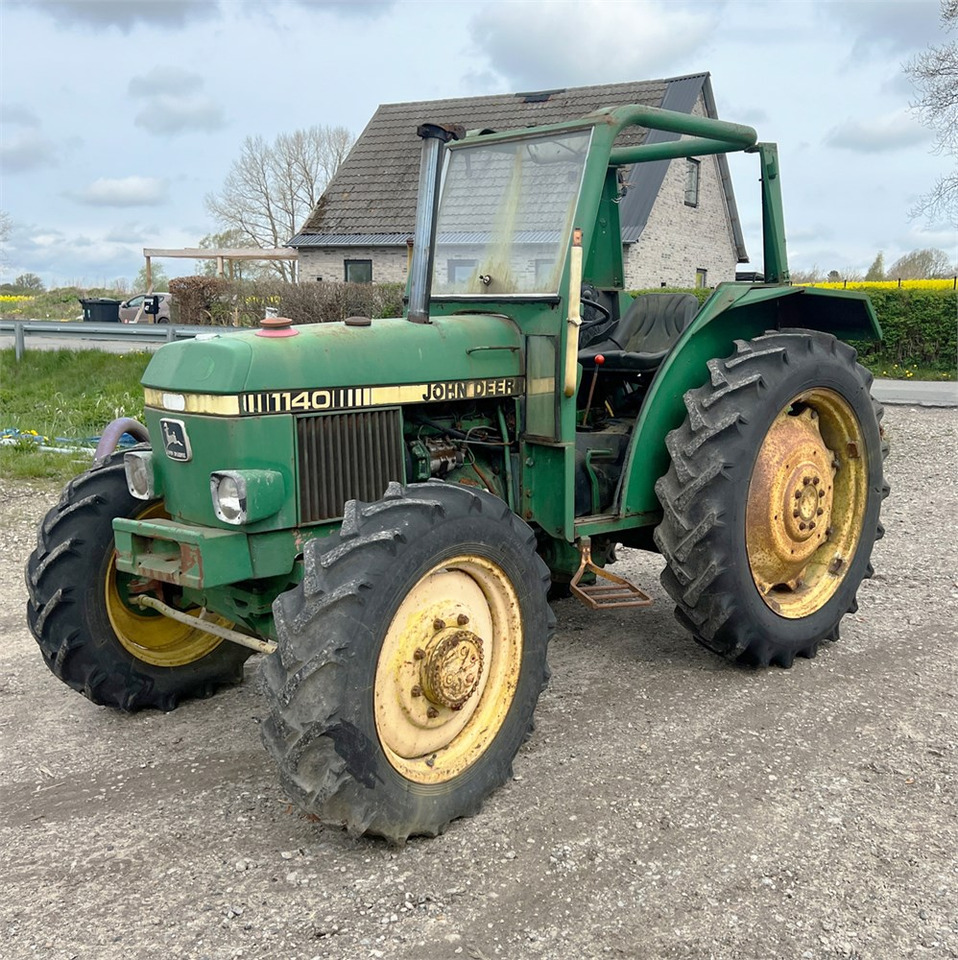John Deere 1140 - Tractor: foto 1 John Deere 1140 - Tractor: foto 1