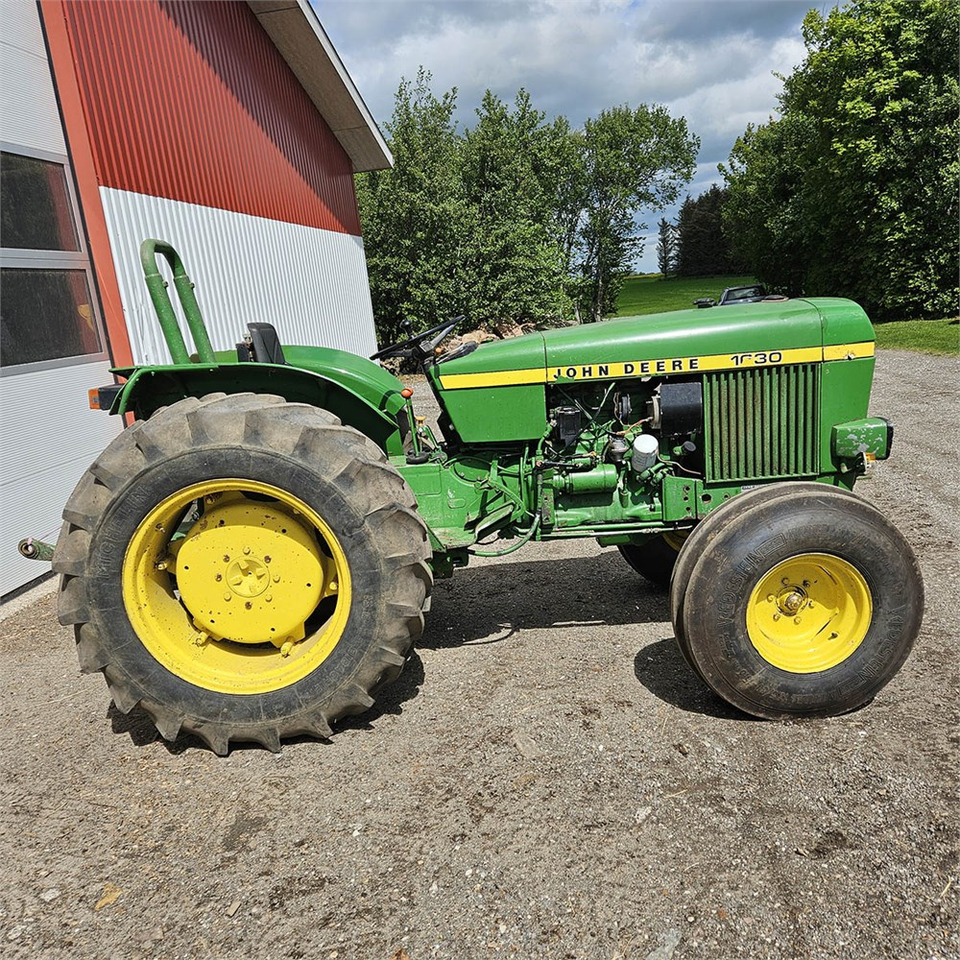 John Deere 1630 OU - Tractor: foto 2 John Deere 1630 OU - Tractor: foto 2