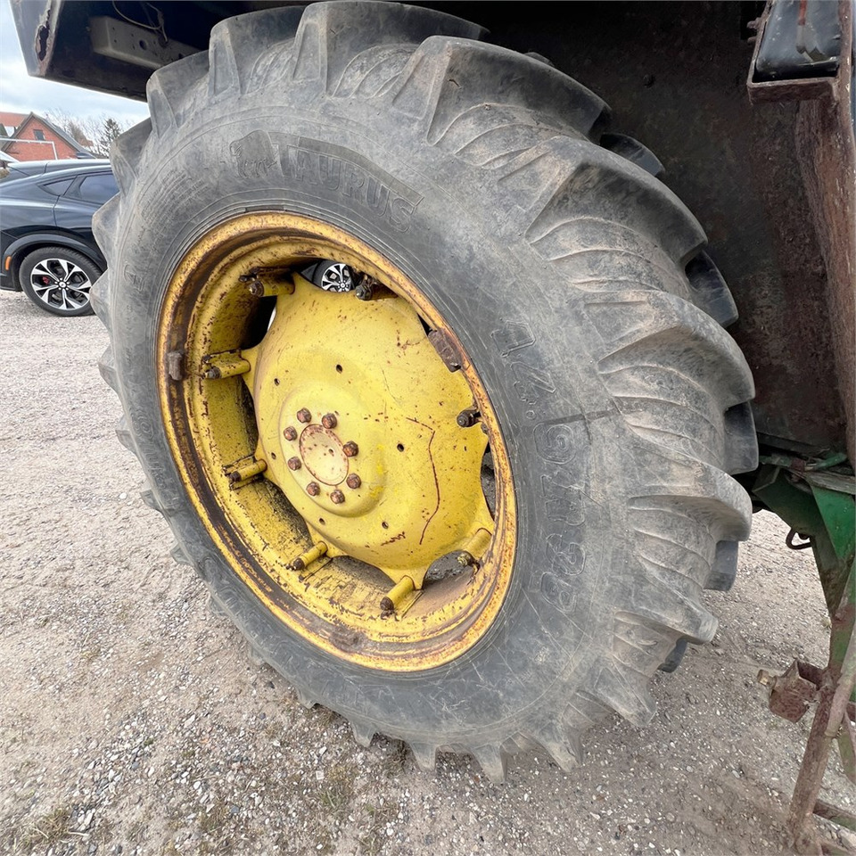 Tractor John Deere 2140: foto 35