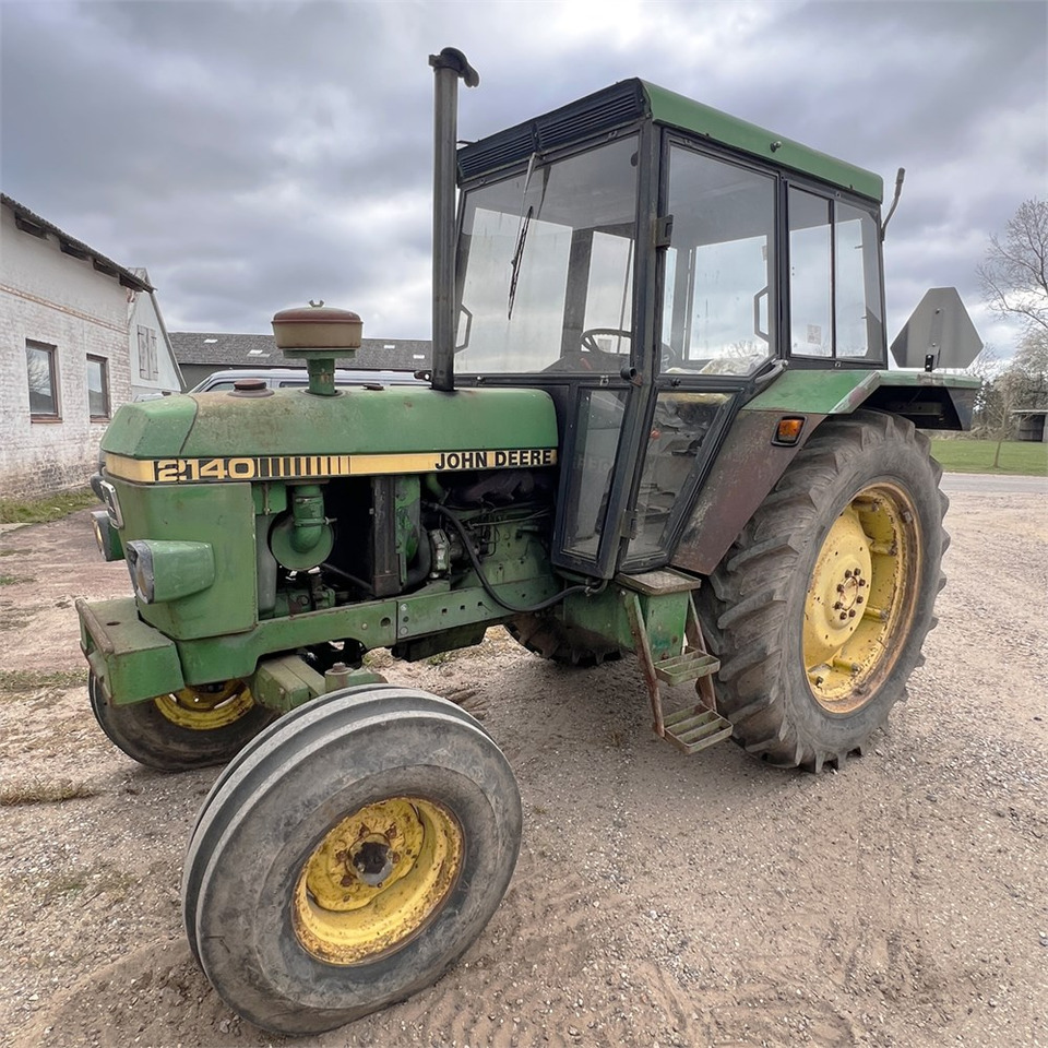 John Deere 2140 - Tractor: foto 1 John Deere 2140 - Tractor: foto 1
