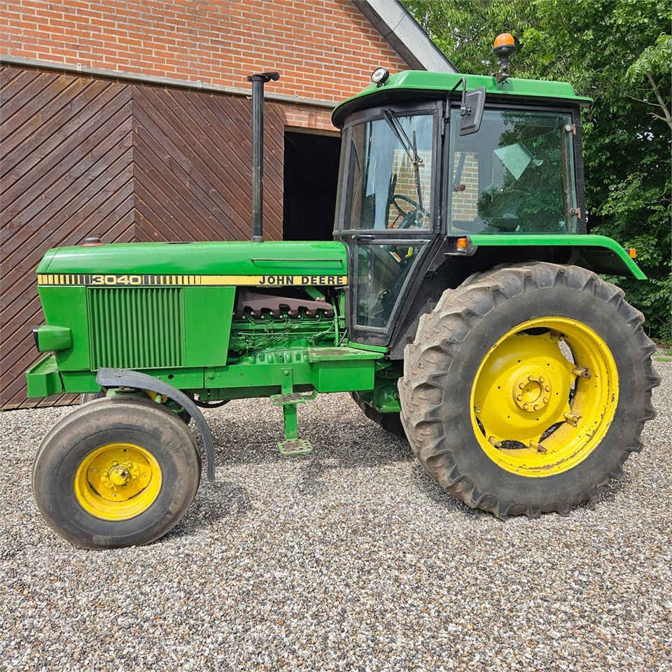 John Deere 3040 - Tractor: foto 2 John Deere 3040 - Tractor: foto 2