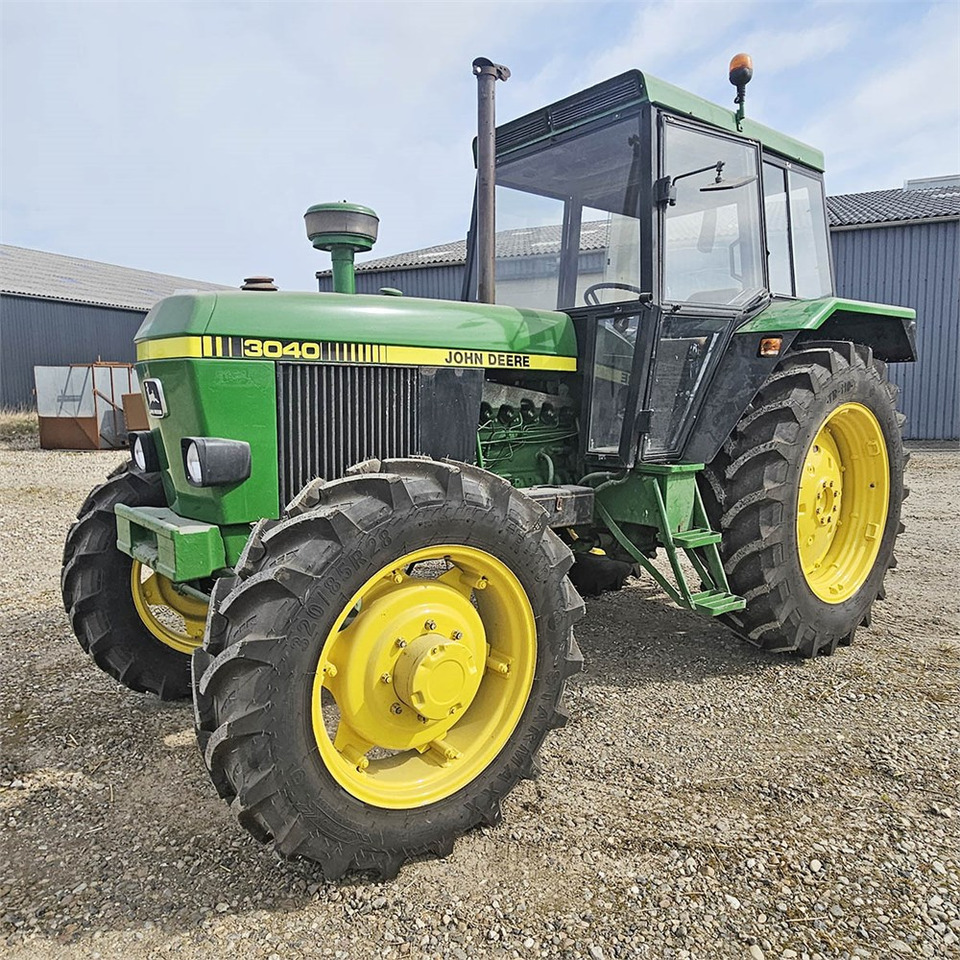 John Deere 3040 - Tractor: foto 2 John Deere 3040 - Tractor: foto 2