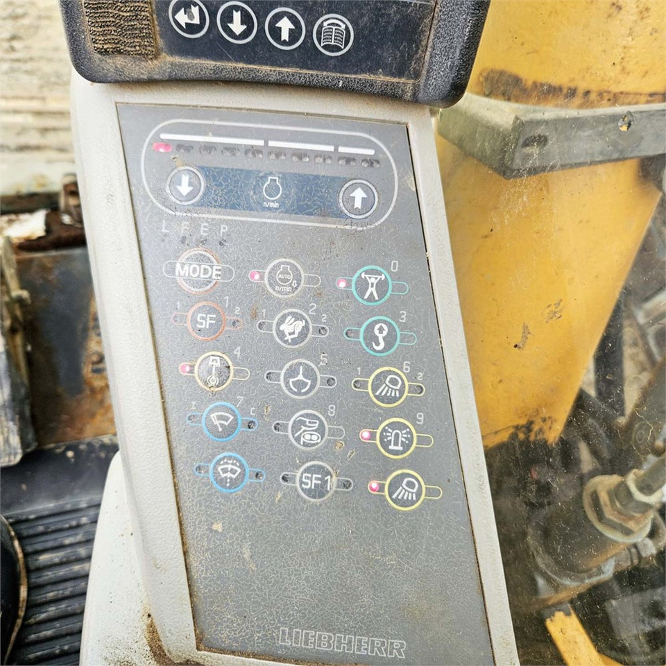 Excavadora de cadenas Liebherr R944B HD-SL Litronic: foto 22 Excavadora de cadenas Liebherr R944B HD-SL Litronic: foto 22