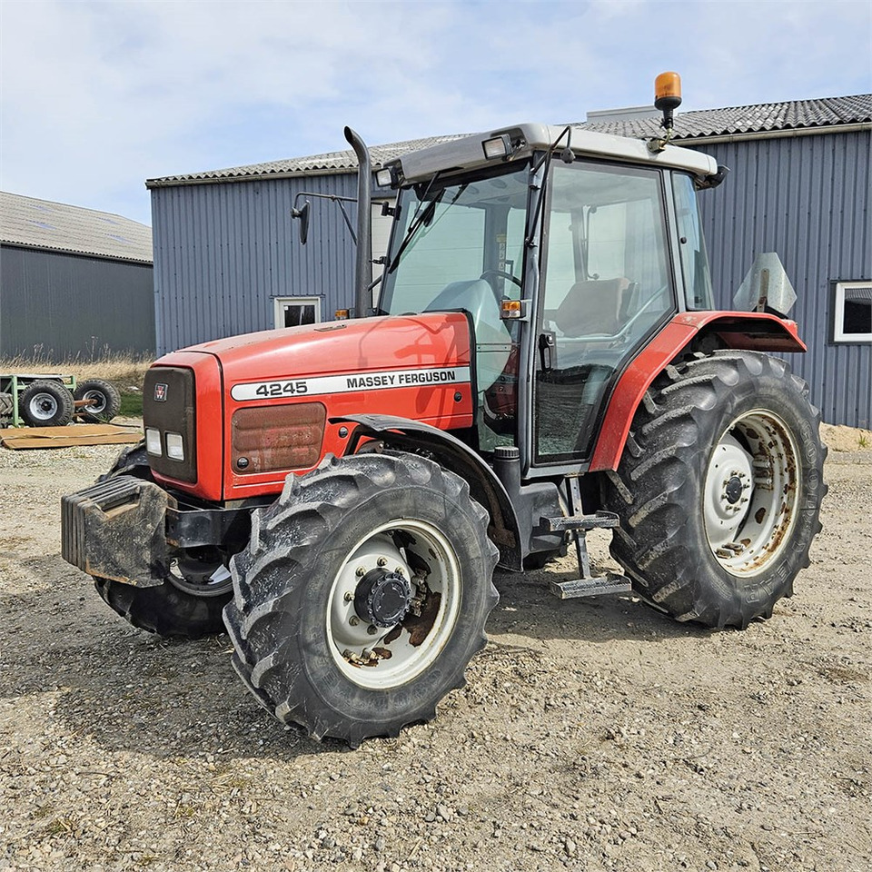 Massey Ferguson 4245 - Tractor: foto 1 Massey Ferguson 4245 - Tractor: foto 1