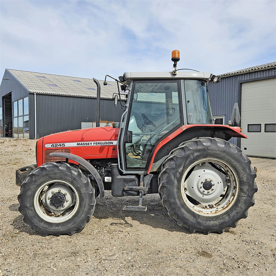 Massey Ferguson 4245 - Tractor: foto 4 Massey Ferguson 4245 - Tractor: foto 4