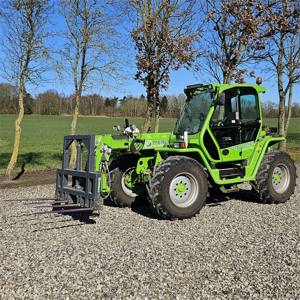 Merlo TURBO FARMER P40.7CS - Manipulador telescópico: foto 1 Merlo TURBO FARMER P40.7CS - Manipulador telescópico: foto 1